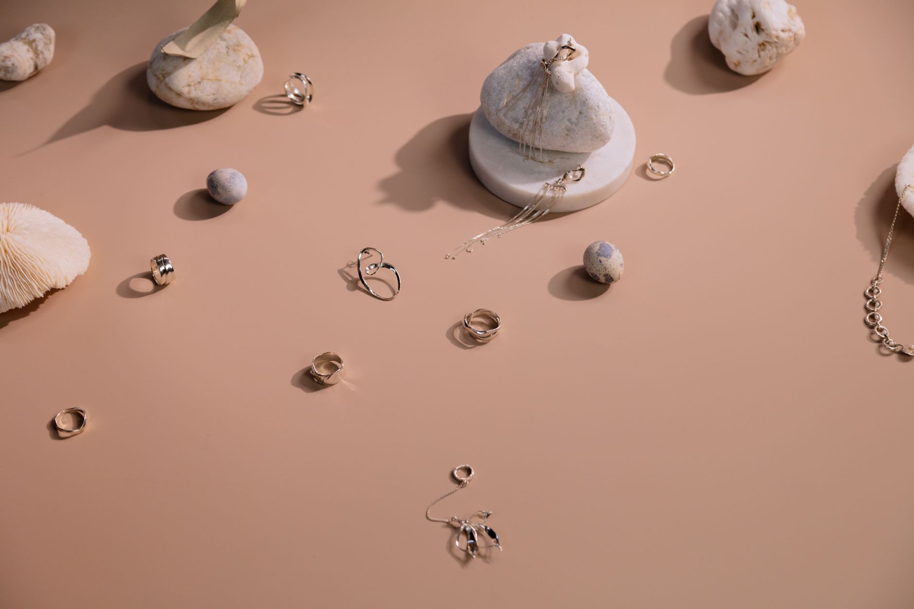 Minimalist earring detail reflecting british actresses fashion influence 2026 on accessories trends